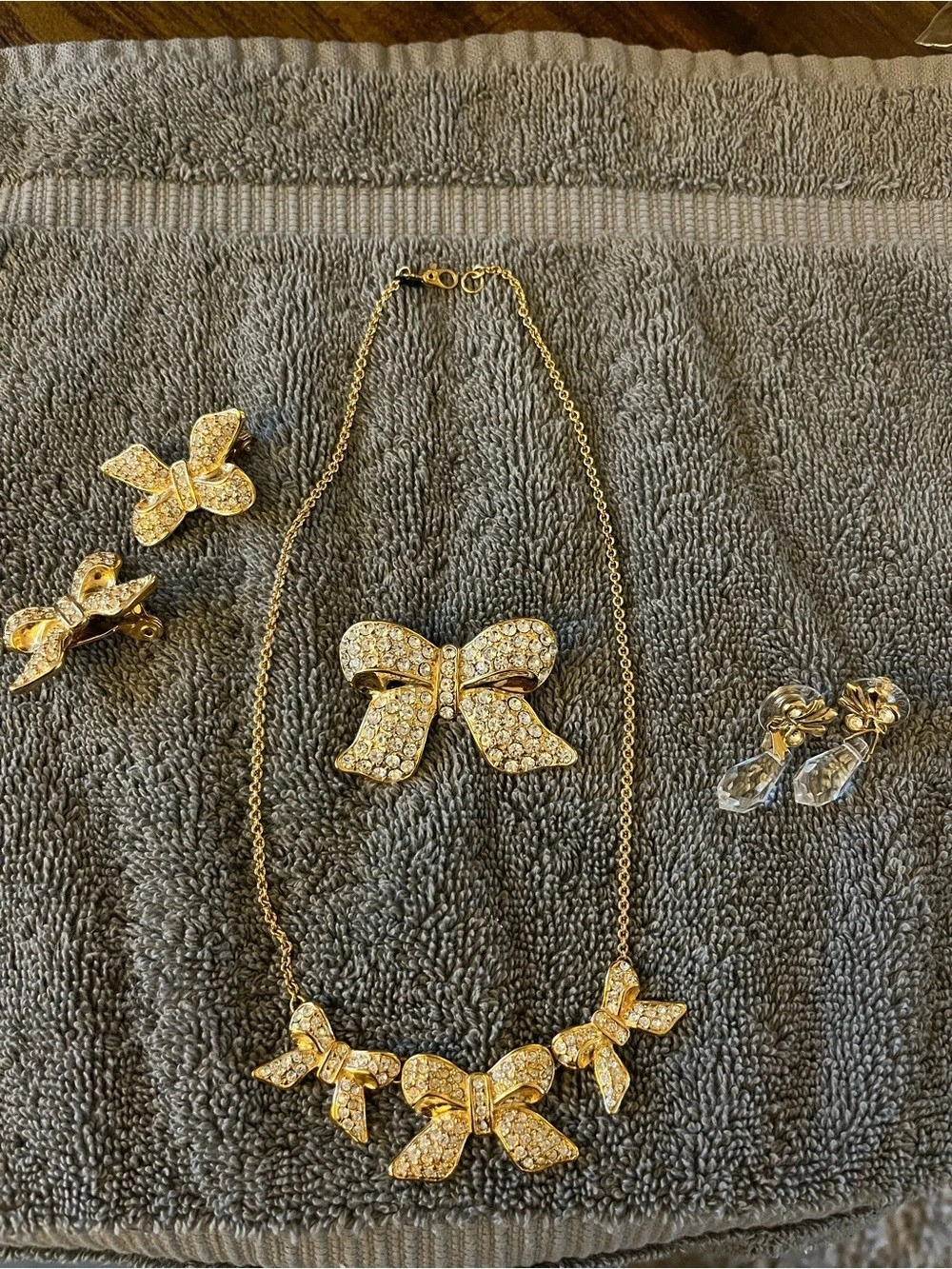 Monet Vintage Bow Jewelry Set.  Like New